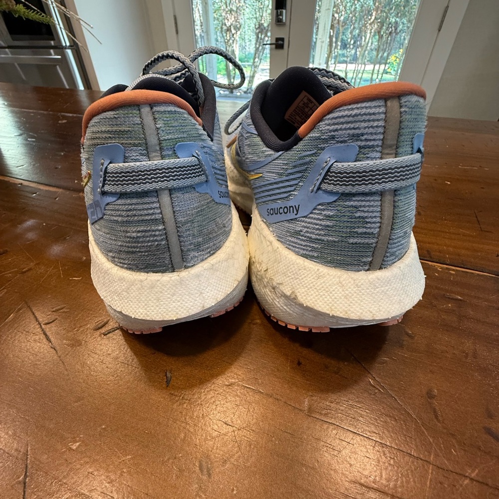 Saucony Triumph 20 Running Shoes - Picture 4 of 7